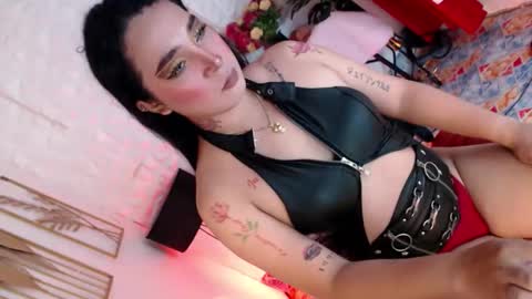 Caroline online show from December 16, 8:19 am