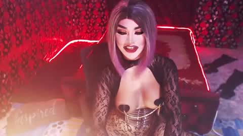 Snapshot of _hailyourqueenx chatting on December 3, 9:28 pm GoDDess  Chloe online show from December 3, 9:28 pm