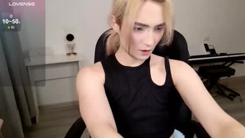 _meow_neko_ online show from February 1, 10:41 pm