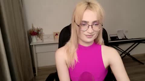 _meow_neko_ online show from June 28, 8:52 am