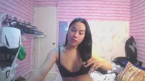 julia online show from March 10, 6:05 am