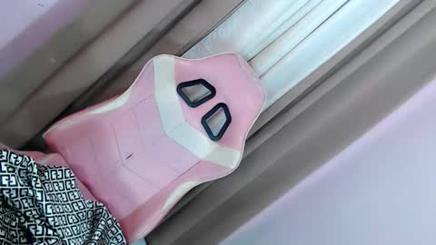 Eilachloe online show from February 11, 4:59 pm