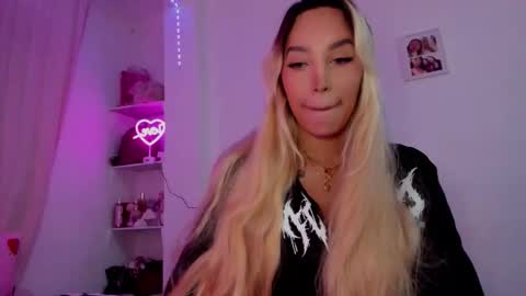   online show from December 4, 11:20 pm