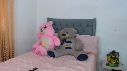 aisha salome holguin online show from September 11, 7:44 pm