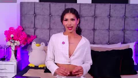 Queen Dumont   online show from February 23, 11:30 pm