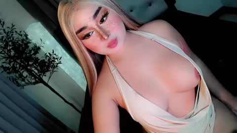 amelia_nicole08 online show from November 19, 9:37 pm