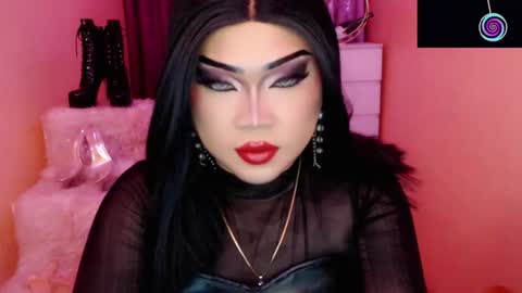 Queen Mireska online show from October 25, 2:45 pm