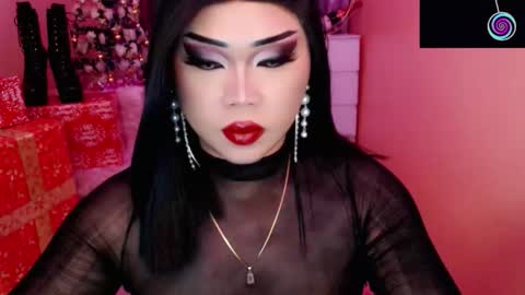 Queen Mireska online show from December 5, 5:30 pm