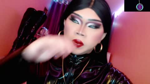 Queen Mireska online show from April 2, 4:05 pm