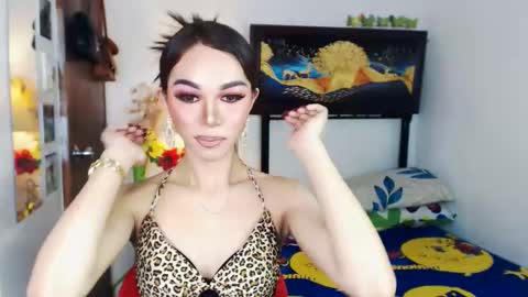 amiranastypie online show from January 5, 8:43 am