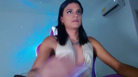 Snapshot of anabellabonariva chatting on December 14, 11:23 pm Anabella online show from December 14, 11:23 pm