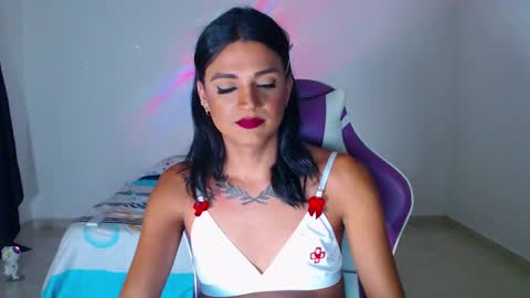 Snapshot of anabellabonariva chatting on February 14, 2:07 am Anabella online show from February 14, 2:07 am