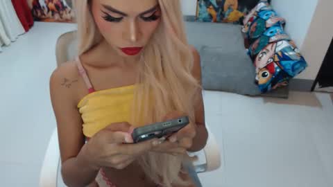 DIVINE ANGEL online show from December 22, 5:01 am