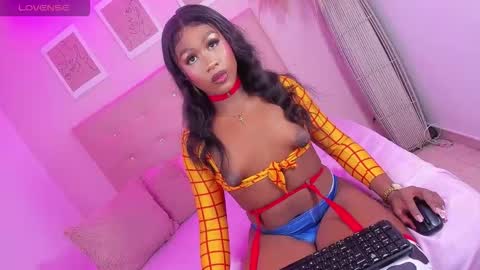 Snapshot of annie_dolce_ chatting on October 22, 12:34 am annie_dolce_ online show from October 22, 12:34 am