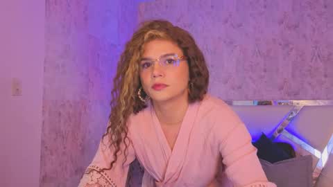 Isabella online show from June 3, 9:18 pm