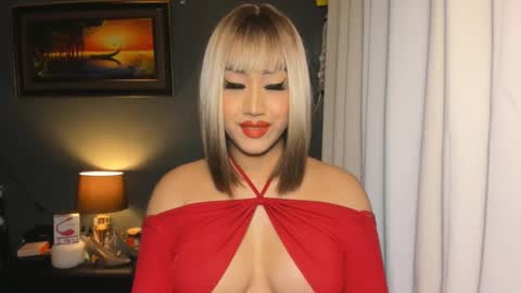 Snapshot of aqueenofcumxx chatting on December 19, 8:13 pm Alicia online show from December 19, 8:13 pm