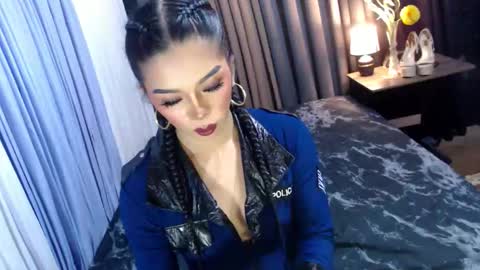 Margaux Miller online show from October 16, 6:51 pm