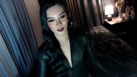 Margaux Miller online show from October 20, 6:11 pm