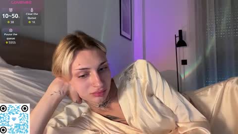 Snapshot of barbie_bi chatting on October 4, 5:03 pm My name is Molly. Please say hello I like talking to you. If you have any wishes or obscene desires please use the tip menu online show from October 4, 5:03 pm