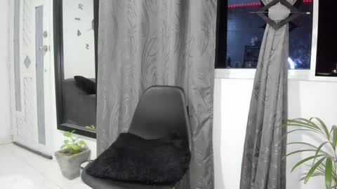 isabella online show from February 7, 10:19 am