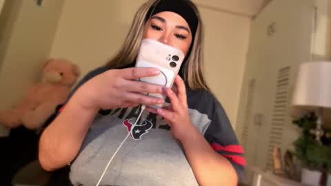 BELLA JONES online show from February 7, 1:33 am