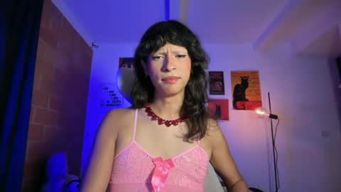 Bella Bloom ts online show from December 17, 3:45 am