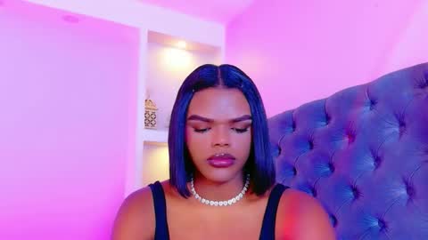 camiestrada online show from December 1, 8:06 am