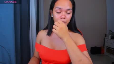 caroline_east online show from October 23, 5:50 pm