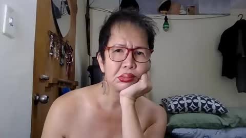 Snapshot of champaka123 chatting on October 2, 3:40 am champaka online show from October 2, 3:40 am