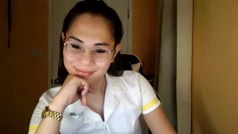 chelly4u69 online show from April 7, 10:33 pm