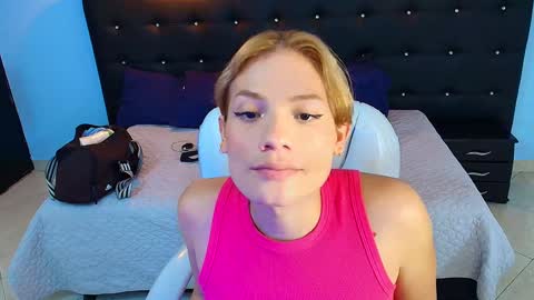 CHLOE online show from January 6, 8:39 pm