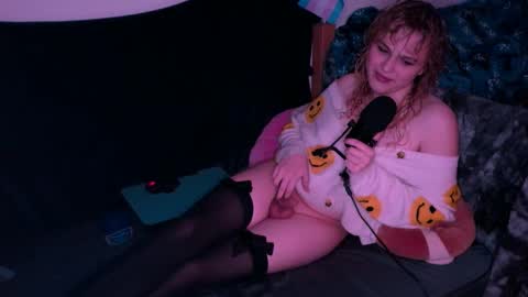 clemie32677 online show from November 25, 10:45 pm