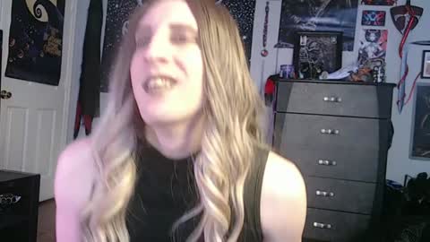 Snapshot of creamy_lust chatting on February 26, 12:38 am Sylvia online show from February 26, 12:38 am