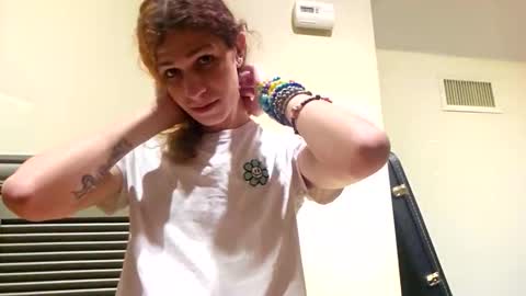 cuddleavenue online show from September 20, 4:18 am