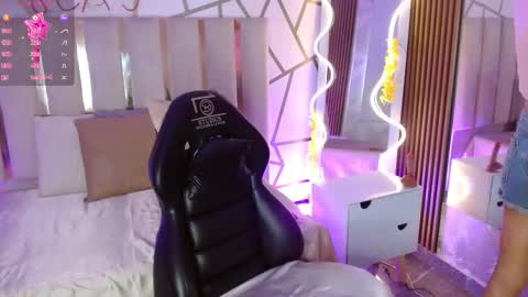 Cyrus online show from February 2, 1:10 pm