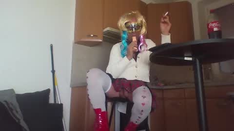 newcumer online show from December 13, 8:26 pm