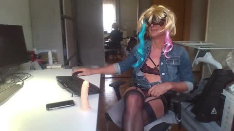 newcumer online show from February 26, 7:42 am