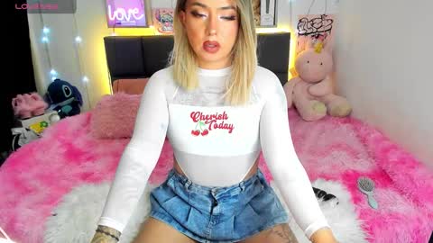 dannia_13 online show from November 12, 12:01 am