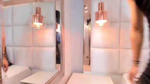 dory_smith_ online show from February 3, 9:29 pm