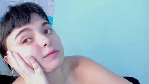 Elizabeth Taylor online show from November 30, 9:06 pm