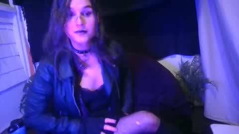 Ellie online show from December 13, 7:48 am