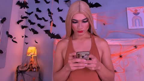 Snapshot of emily_castillo_1 chatting on October 21, 5:42 am emily_castillo_1 online show from October 21, 5:42 am