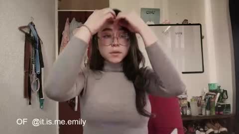 emily_pearl_ online show from July 24, 4:38 pm