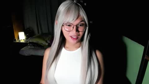 Snapshot of esilchan chatting on October 23, 2:26 am Chelliane online show from October 23, 2:26 am