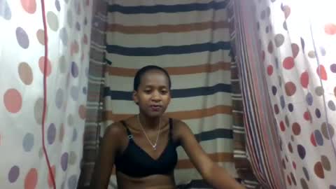 estancelee online show from June 18, 7:07 pm