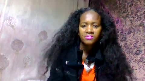 estancelee online show from July 12, 10:45 pm