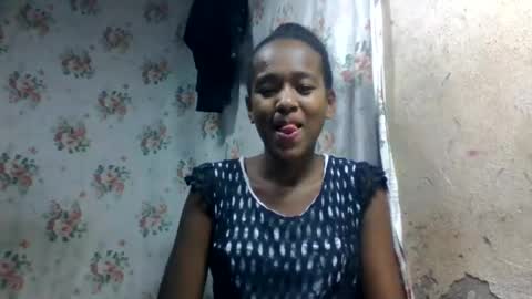 estancelee online show from July 19, 1:59 pm