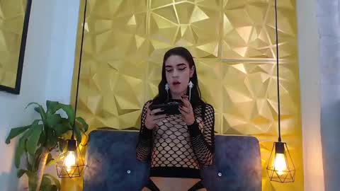 Annie online show from January 4, 9:31 pm