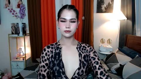 UR SWEET EZRA online show from October 3, 8:47 am