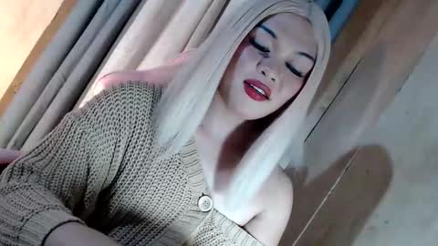 DANIELLA - DONT FORGET TO GIVE ME A THUMBSU UP online show from June 5, 3:18 pm